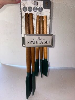 NWT - Gourmet Kitchen 5pc: Green Silicone Wooden Spatula Set